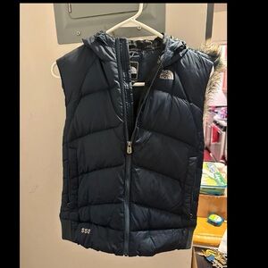 🌦️Come Clean Closet Sale🌦️ The North Face Navy and Black Jacket